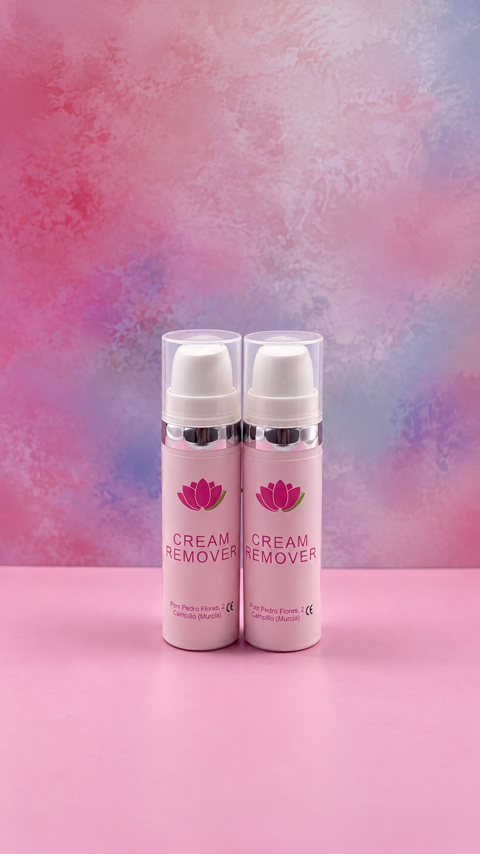 Cream Remover en crema para extensiones de pestañas con dosificador y tapa transparente.