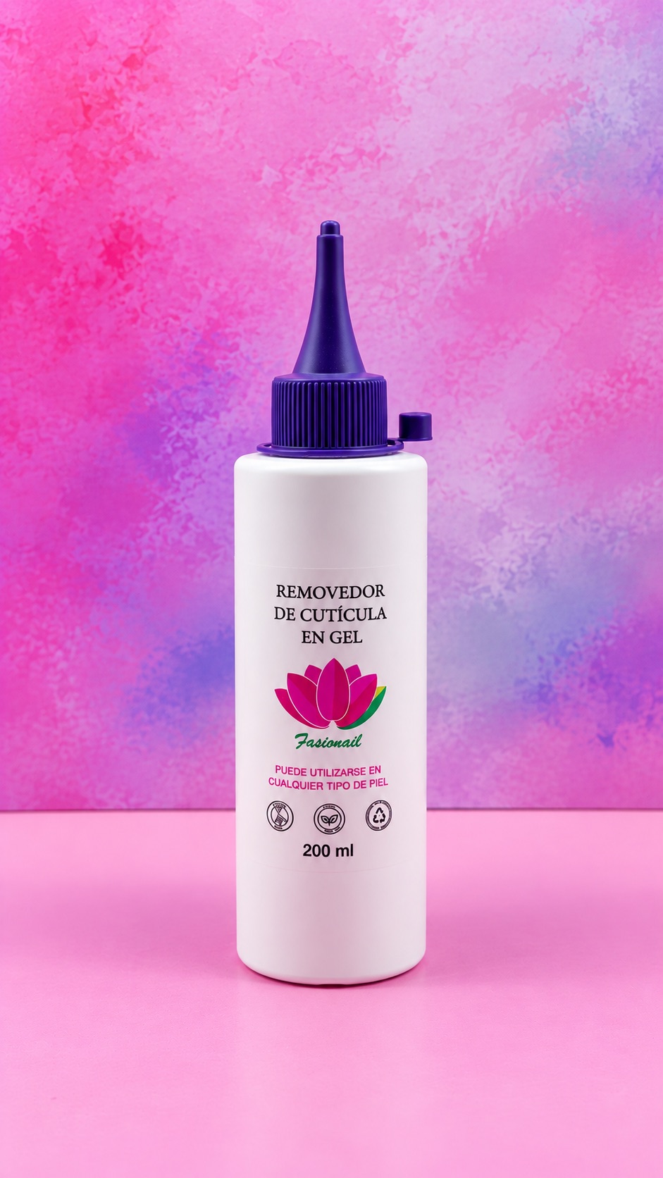 Envase de removedor de cutículas en gel para la preparación de uñas en manicura profesional.