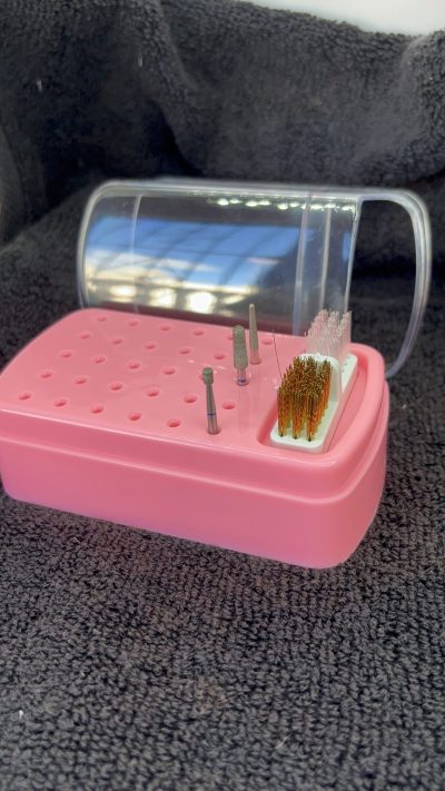 BOX CAJA BROCAS CON CEPILLO LIMPIADOR