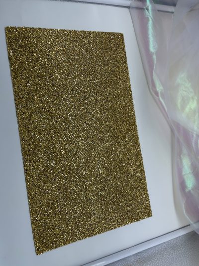 Mantel pedrería dorado